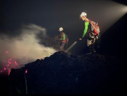 Sinergi Petugas Lapangan Dalam Operasi Kepolisian Kontingensi Aman Nusa II Karhutla Kapuas 2026 Jinakkan Api