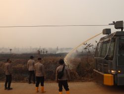 Kapolres Ketapang Pimpin Langsung Pemadaman Karhutla Water Cannon Dikerahkan Atasi Kendala Sumber Air