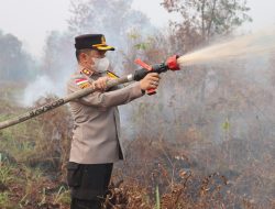 Hotspot Terpantau Kapolres Sambas Turun Langsung Tangani Karhutla Di Teluk Keramat