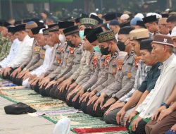Tim Penyuluhan Serdik PTIK Lemdiklat Polri Hadir Pada Sholat Istisqa Di Sambas