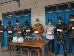 Selain Sosialisasi Karhutla Satgas Penyuluhan Mabes TNI Bagikan Masker Kepada Masyarakat Batang Lupar