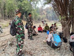 Tim Penyuluhan Mabes TNI Bersama Babinsa Badau Berikan Arahan Kepada Aparat Setempat Di Pulau Majang