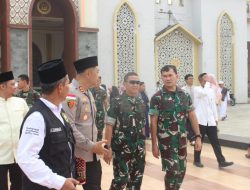Ikhtiar Bersama Memohon Hujan Kasdim 1206/Putussibau Hadiri Sholat Istisqa Bersama Tim Penyuluhan Karhutla Mabes TNI Dan Forkopimda Kapuas Hulu