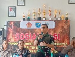 Perkuat Kesiapsiagaan Warga Tim Penyuluh Karhutla Mabes TNI Brigjen TNI Sain Mustain Sosialisasikan Tanggap Darurat Di Desa Melapi 