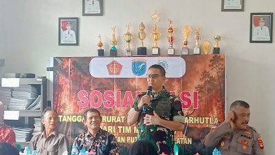 Perkuat Kesiapsiagaan Warga Tim Penyuluh Karhutla Mabes TNI Brigjen TNI Sain Mustain Sosialisasikan Tanggap Darurat Di Desa Melapi 