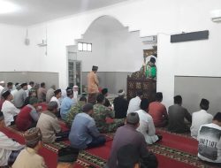 Upaya Tim Satgas TNI penyuluhan Karhutla Penyuluhan Bersama Warga Saat Khotbah Sholat Jumat Bersama Warga