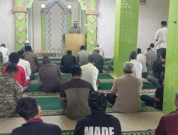 Ikhtiar Di Tengah Kemarau Babinsa Dan Warga Nyarumkop Panjatkan Doa Memohon Hujan.