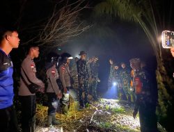 Malam Bukan Hambatan Untuk Memadamkan Api Di Sajingan Besar Tim Gabungan Polres Sambas Bergerak Tanpa Lelah 