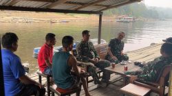 Tim Sosialisasi Mabes TNI Sampaikan Edukasi Karhutla Hingga Ke Lanting Waga 