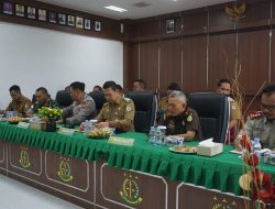 Dandim 1206/Putussibau Bersama Forkopimda Kapuas Hulu Ikuti Rakor Penanggulangan Puncak Karhutla Secara Vicon