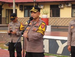 Tingkatkan Disiplin Dan Kekompakan Wakapolres Melawi Pimpin Latihan PBB