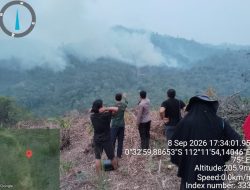 Polsek Menukung Bersama Polhut Cek Titik Api Yang Mulai Merambat Ke Kawasan TNBBBR
