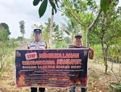 Peduli Dampak Kabut Asap Personel Polres Ketapang Bagikan Masker Gratis Dan Imbau Warga Stop Bakar Lahan
