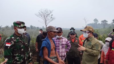 Dandim 1208/Sambas Dampingi Bupati Tinjau Penanganan Hotspot Di Desa Trimandayan