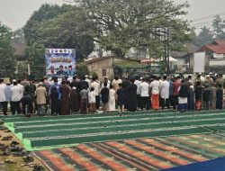 Ikhtiar Bersama Di Tengah Kemarau Anggota Polsek Mandor Dan Koramil Serta Warga Mandor Gelar Sholat Istisqa