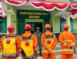 Cegah Api Meluas Koramil 1204-18/Nanga Mahap Padamkan Karhutla 0,4 Hektare
