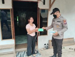 Polsek Sokan Bagikan Masker Kepada Masyarakat 