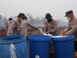 Uji Coba Cairan X-Fire Polres Ketapang Bandingkan Efektivitas Pemadaman Karhutla Di Lahan Gambut
