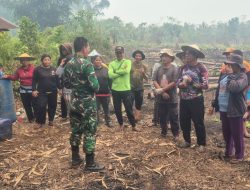 Perkuat Kesadaran Masyarakat Tim Mabes TNI Gencarkan Sosialisasi Pencegahan Karhutla Di Desa Parek