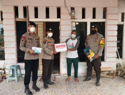 Peduli Warga Terdampak Asap Karhutla Polsek Kota Baru Salurkan Bantuan Sosial