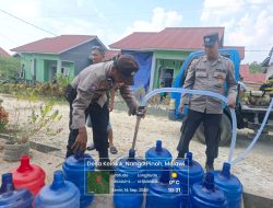 Polsek Nanga Pinoh Bersama PDAM Tirta Melawi Salurkan 4.000 Liter Air Bersih Untuk Warga Kelakik