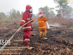 Jaga Api Tak Kembali Berkobar Babinsa Bersama Tim Gabungan Perkuat Pendinginan Karhutla Di Pangmilang