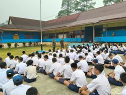 Masuk Sekolah Tim Mabes TNI Tanamkan Kesadaran Bahaya Karhutla Kepada Pelajar Batang Lupar