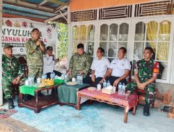 Jalin Silaturahmi Ke Rumah Warga Tim Penyuluhan Mabes TNI Berikan Edukasi Pencegahan Karhutla