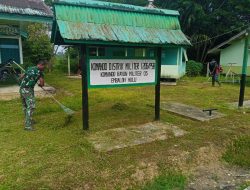 Tak Hanya Jaga Wilayah Babinsa Embaloh Hulu Kompak Bersihkan Lingkungan Makoramil
