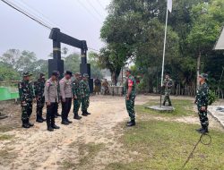 Tim Penyuluhan Karhutla Mabes TNI Bersama Koramil Dan Polsek Selimbau Bagikan Masker Ke Pengguna Jalan