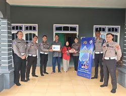 HUT Lantas Ke-71 Satlantas Polres Melawi Anjangsana Dan Berikan Sembako Kepada Purnawirawan