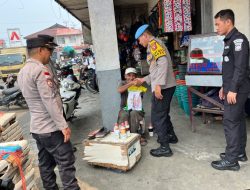 ‎Jumat Berkah Dalam Program Polres Sambas Berbagi Salurkan Sembako Kepada Warga Membutuhkan