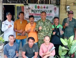 Penyuluhan Karhutla Mabes TNI Berikan Penyuluhan Dan Berikan Tali Asih Kepada Warga Pemangkat