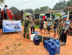 Koramil 1204-09/Toba Kembali Salurkan 6.000 Liter Air Bersih Untuk Warga Desa Bagan Asam Dan Teraju