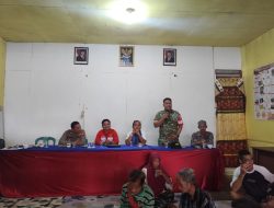 Kuatkan Ketahanan Pangan Babinsa Koramil 1206-13/Bunut Hulu Hadir Dalam Pembagian Bantuan Di Desa Temuyuk