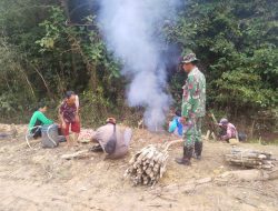 Sertu Sutomo Ingatkan Warga Desa Ulak Pauk Tidak Sembarangan Membakar Hutan