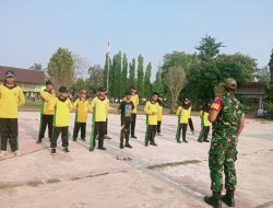 Babinsa Putussibau Utara Kopda Sriwijayani Latih PBB Di MTs Negeri 1 Putussibau Bentuk Disiplin Dan Kekompakan Pelajar