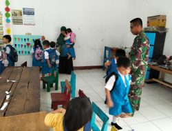 Dukung Dunia Pendidikan Sejak Dini Babinsa Nibung Koramil 08/Paloh Dampingi Tenaga Pengajar Taman Kanak-Kanak