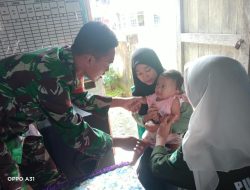 Babinsa Koramil 06/Selakau Dampingi Nakes Laksanakan Posyandu Wujudkan Kepedulian Terhadap Kesehatan Masyarakat