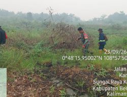Cegah Api Kembali Membara Babinsa Koramil 1202-02/SKS Intensifkan Patroli Di Kawasan Bandara Singkawang