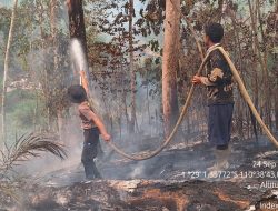 Penanganan Karhutla Di Nanga Tayap Polres Ketapang Gunakan X-FIRE Untuk Padamkan Api