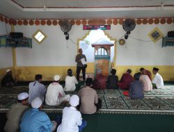 Sat Binmas Polres Landak Sampaikan Himbauan Kamtibmas Dan Cegah Karhutla Di Masjid Al Ikhlas