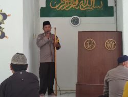 Lewat Sholat Jumat Polsek Ella Hilir Pererat Silaturahmi Dan Kedekatan Dengan Warga
