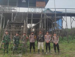 Dengar Ada Titik Api Koramil Badau Polsek dan Manggala Agni Padamkan Titik Api di Kawasan Taman Nasional Danau Sentarum