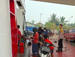 Polisi Turun Langsung Ke Lapangan Sapa Warga Dan Pantau Keamanan SPBU