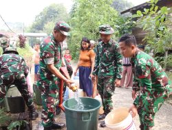 Bentuk Kepedulian TNI Kepada Masyarakat Kodim 1206/Putussibau Salurkan Air Bersih Bagi Warga Desa Sibau Hulu
