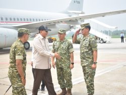 Kodaeral XII Sambut Kedatangan Menhan RI Di Lanud Supadio