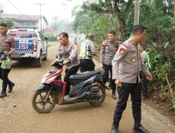 Respons Cepat Kabid Propam Polda Kalbar Dan Kapolres Bengkayang Bantu Ibu Dan Anak Korban Kecelakaan
