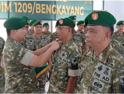 Dandim 1209/Bengkayang Pimpin Langsung Upacara Kenaikan Pangkat Prajurit Tekankan Integritas Dan Tanggung Jawab Baru