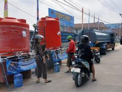 Kodaeral XII Bersama Pemkot Pontianak Salurkan Bantuan Air Bersih Kepada Warga